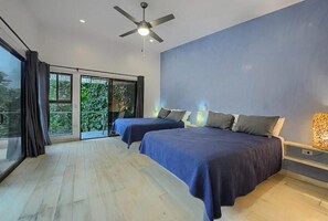 2 chambres, coffre-fort, fer et planche à repasser