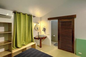 1 bedroom, in-room safe, free WiFi, bed sheets