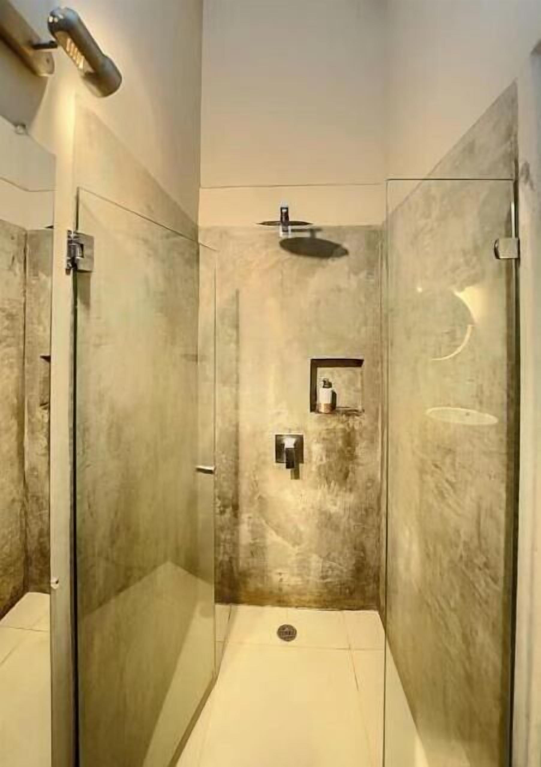 Amenidades de baño ecológicas, secadora de cabello, toallas, jabón 