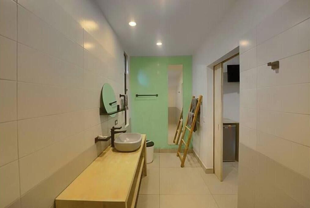 Umweltfreundliche Kosmetikartikel, Haartrockner, Handtücher, Seife