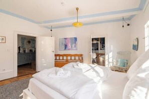 3 bedrooms, desk, iron/ironing board, travel cot
