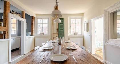 Stilhaus 1730 – Zentral. Ruhig. Besonders. 1 Etage