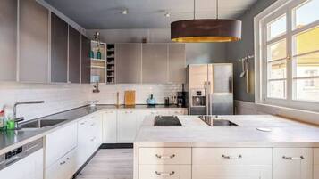 Kühlschrank, Ofen, Herdplatte, Geschirrspüler