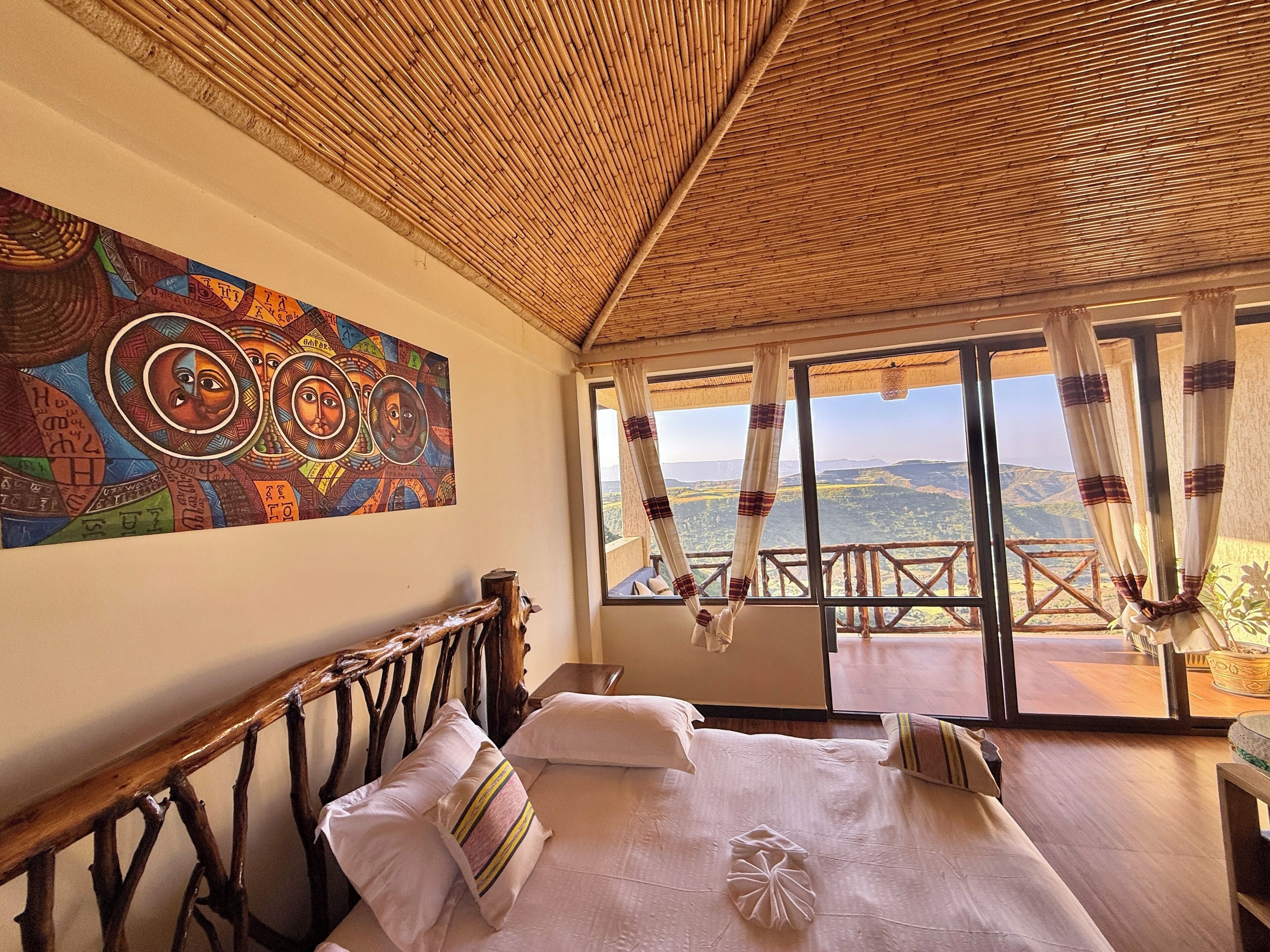 Familienzimmer, 2 Schlafzimmer, Bergblick, Eckzimmer | Individuell dekoriert, Schreibtisch, laptopgeeigneter Arbeitsplatz