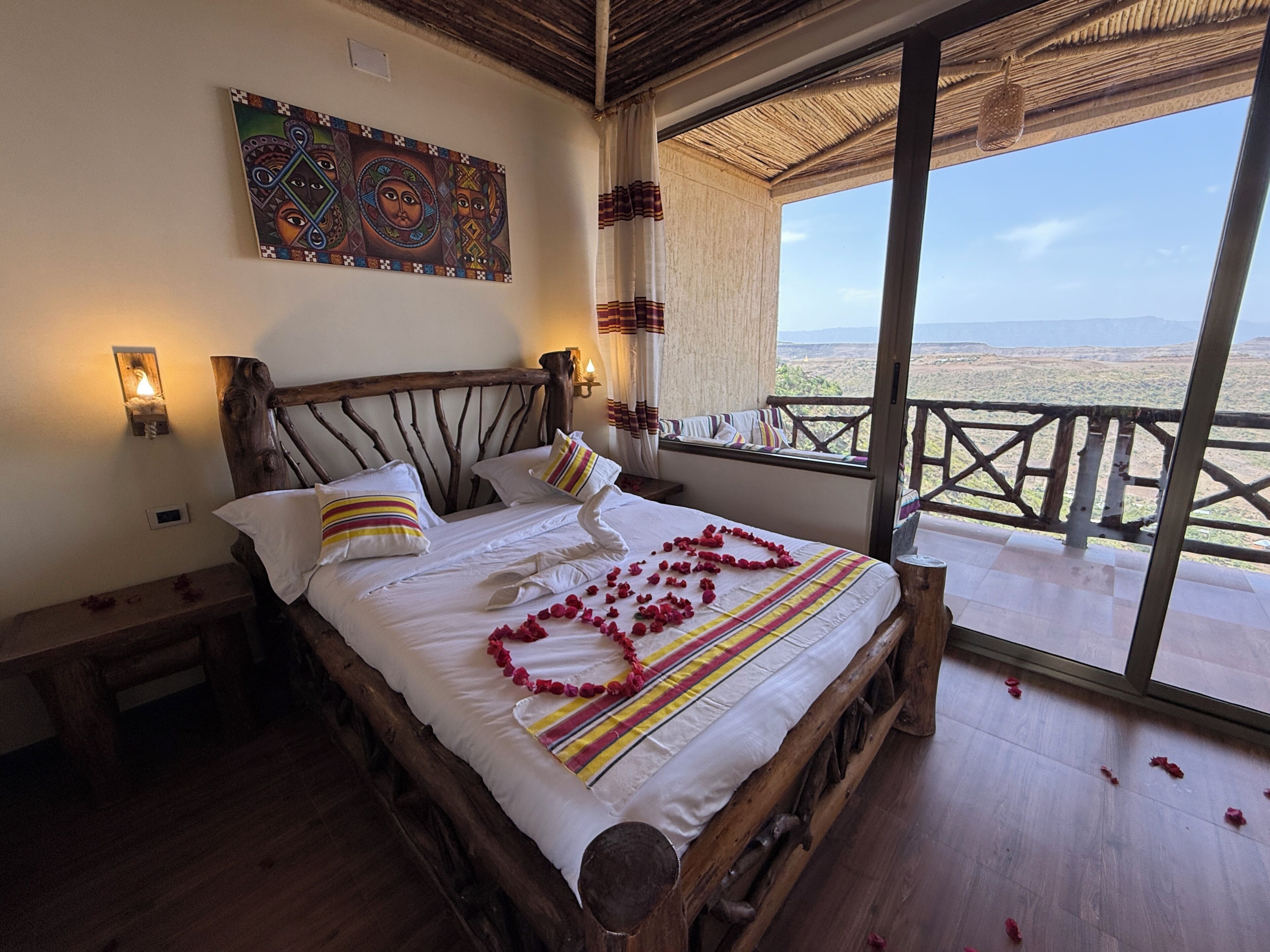 Suite, fjellutsikt | Individuelt dekorert, skrivebord og skrivebord for bærbar PC