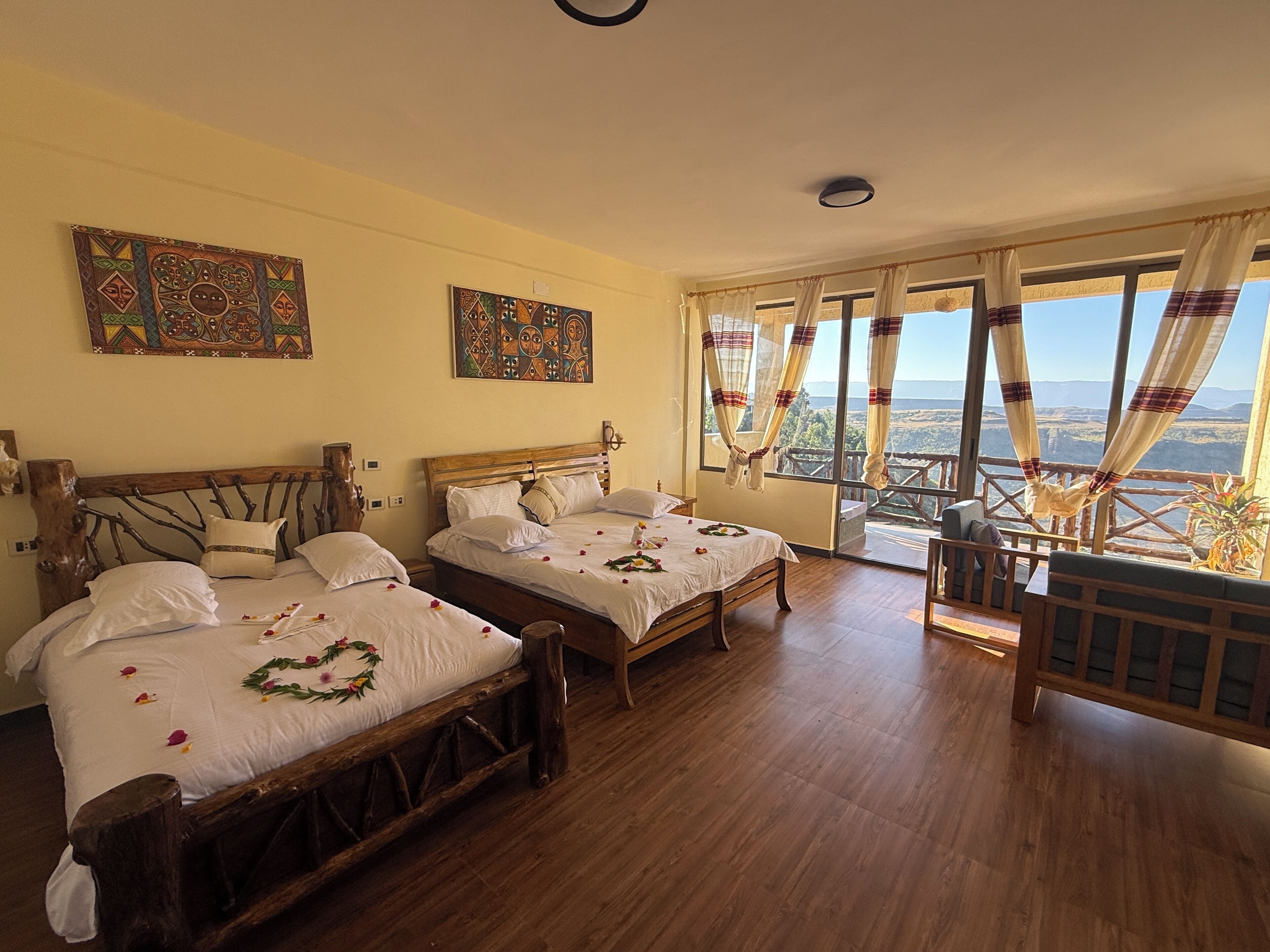 Family Room | Individually decorated, desk, laptop workspace, free WiFi