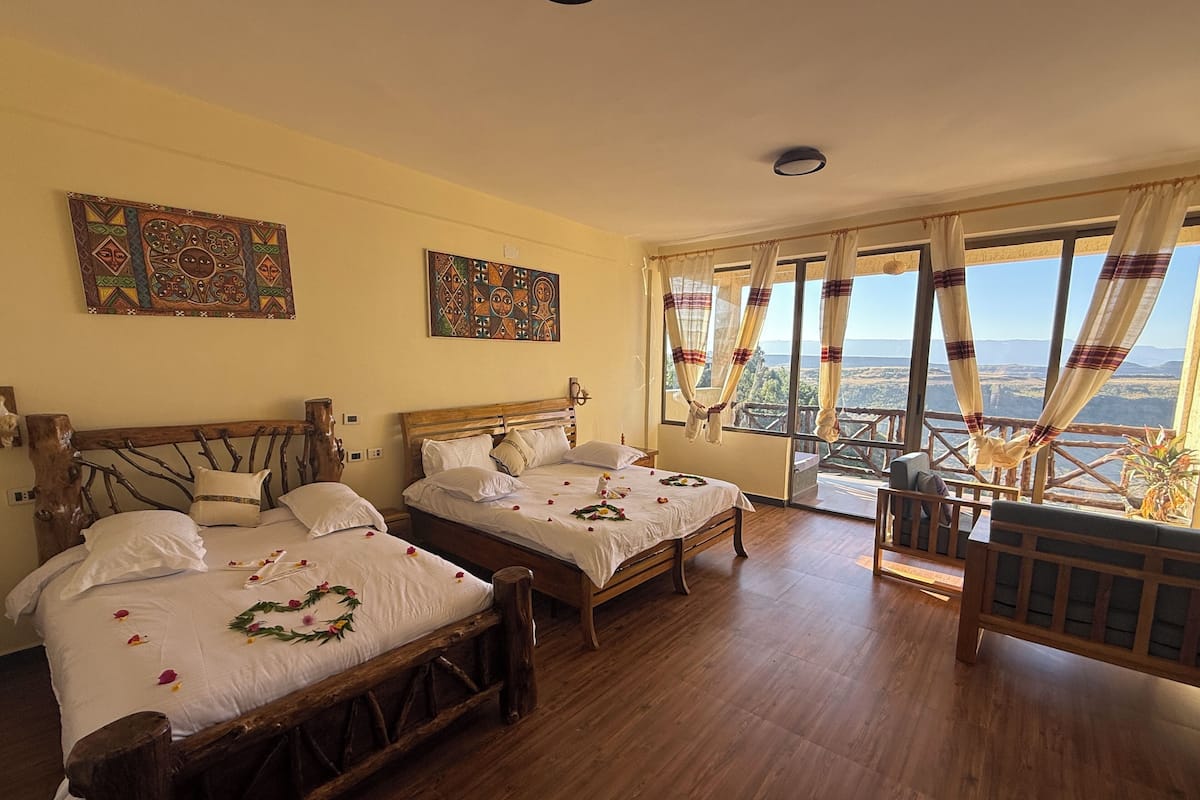 Family Room | Individually decorated, desk, laptop workspace, free WiFi