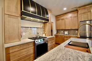 Microondas, horno, placa de cocina, lavavajillas