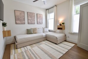 3 habitaciones, escritorio, tabla de planchar con plancha y wifi gratis