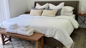 1 sovrum, skrivbord, strykjärn/strykbräda och wi-fi