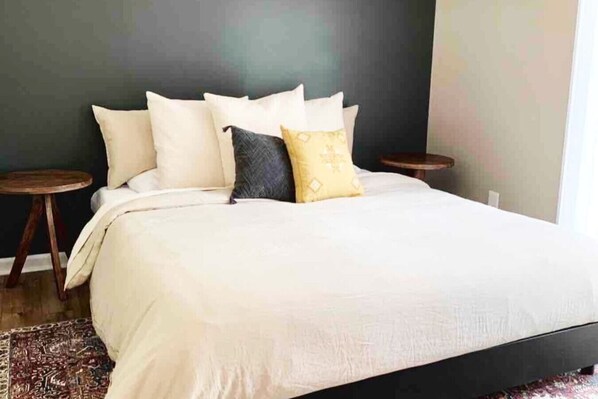 1 bedroom, desk, iron/ironing board, WiFi