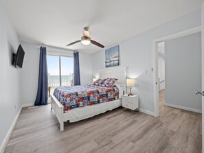 4 habitaciones, tabla de planchar con plancha y cuna de viaje 