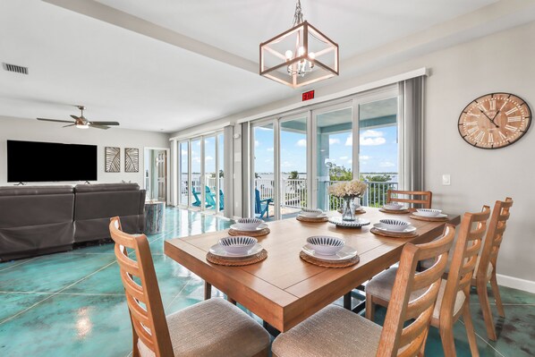 Dining - Tranquility Bayview House-Ocean Front with boat basin and boat ramp (Little Torch Key)
