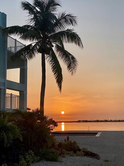 Tranquility Bayview House-Ocean Front with boat basin and boat ramp
