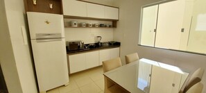 Basic Villa | Private kitchen | Fridge, microwave, coffee/tea maker, cookware/dishes/utensils