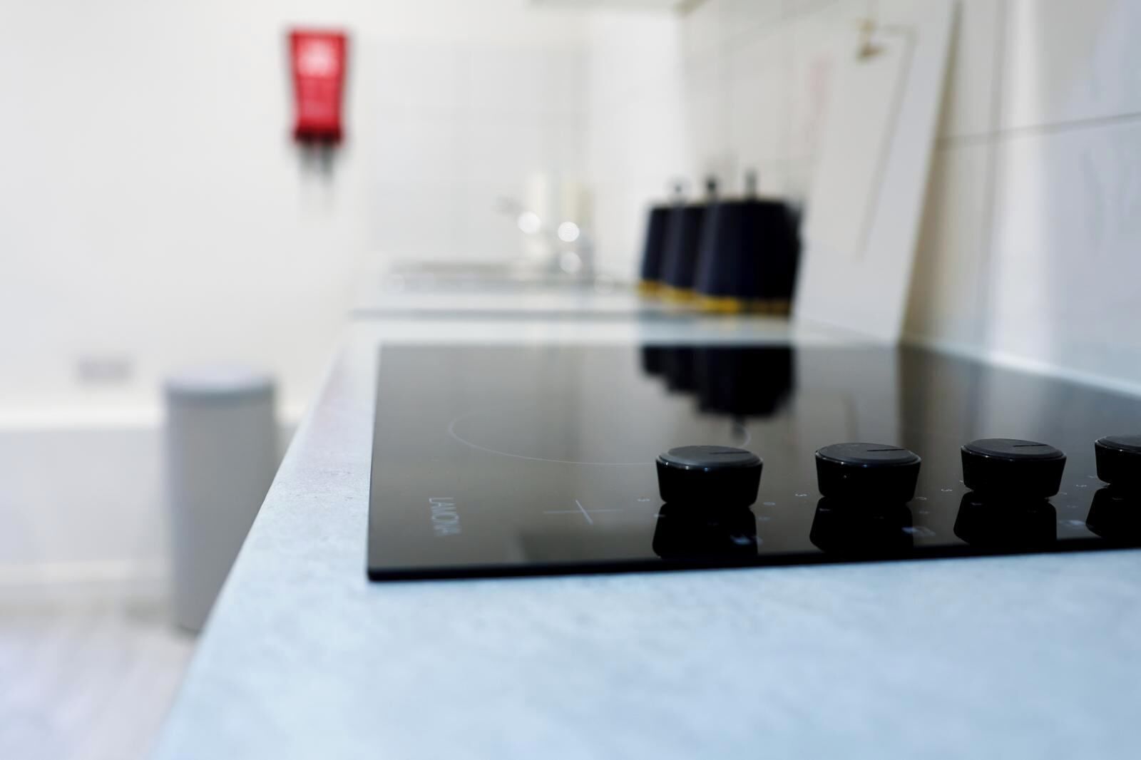 ตู้เย็น, ไมโครเวฟ, เตาอบ, เตาประกอบอาหาร