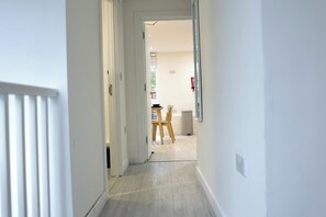 Interior - 4 Guests - Pet Friendly Retreat in Thornton Heath (Thornton Heath)