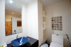 Superior 2 Queen | Phòng tắm | Đồ dùng nhà tắm miễn phí, máy sấy tóc, khăn tắm, xà phòng 