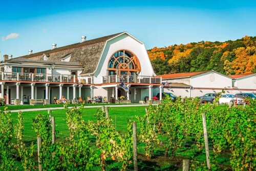 Cove - King Bed Escape w/Hot Tub, Unit A