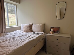 WiFi, bed sheets
