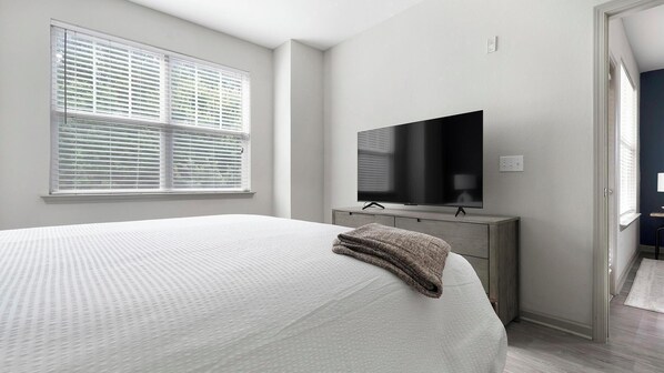 2 bedrooms, desk, iron/ironing board, WiFi