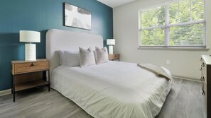 2 bedrooms, desk, iron/ironing board, WiFi - Landing | Stunning 2BD, Game Room, Gym (Charlotte)