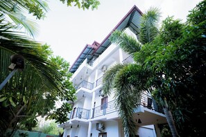 Mặt tiền nơi lưu trú