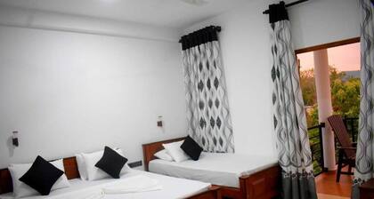 Blue Sky Hotel Yala