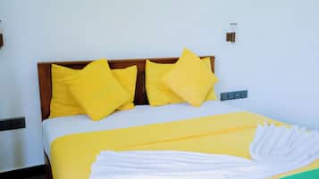 Habitació doble Deluxe, 1 llit de matrimoni | Caixa forta a l'habitació, planxa i posts de planxar i wifi gratuïta