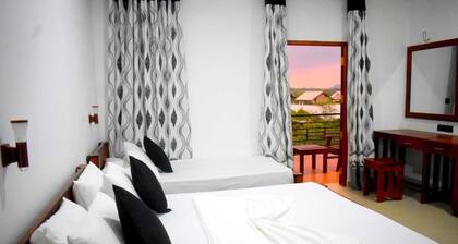 Blue Sky Hotel Yala