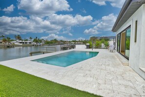 House, Multiple Beds (Parrots Cove) | Pool