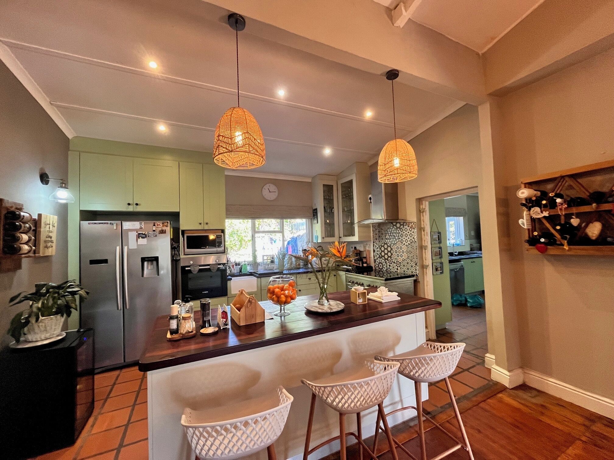 Mikroaaltouuni, uuni, liesi, astianpesukone