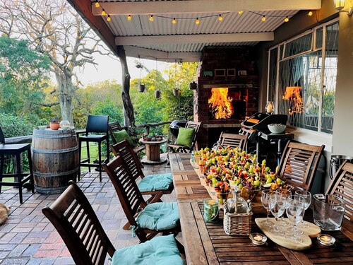 Cosy & gorgeous 3-bedroom house in Grahamstown with pool! Stunning family home!