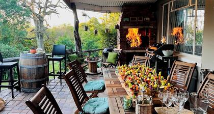 Cosy & gorgeous 3-bedroom house in Grahamstown with pool! Stunning family home!