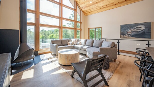 Living area - Gorgeous Lake Retreat w/ Hot Tub & Pool! (McHenry)