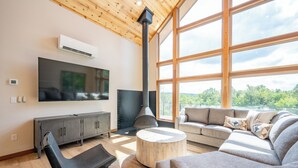 Living area - Gorgeous Lake Retreat w/ Hot Tub & Pool! (McHenry)