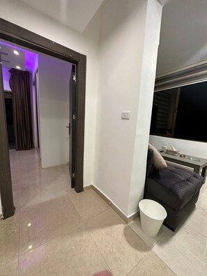 Apartment, 1 Bedroom, Accessible, Smoking | Interior