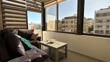 Apartment, 1 Bedroom, Accessible, Smoking | Living area