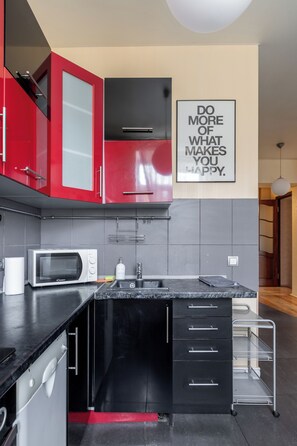 Comfort Apartment, City View | Private kitchen