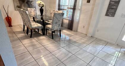 Spacious 6-Bedroom Southern Comfort Home for Graduations and Family Situations