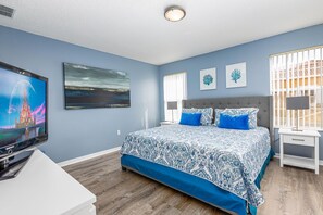 4 bedrooms, desk, iron/ironing board, WiFi