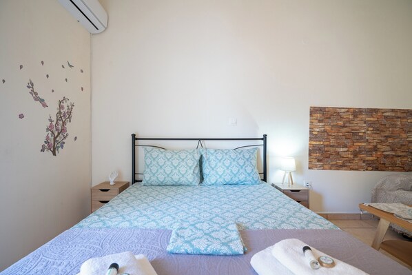 1 bedroom, internet, bed sheets