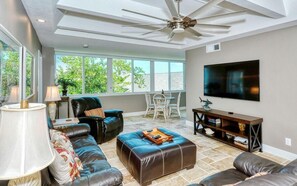 Una Smart TV, libros