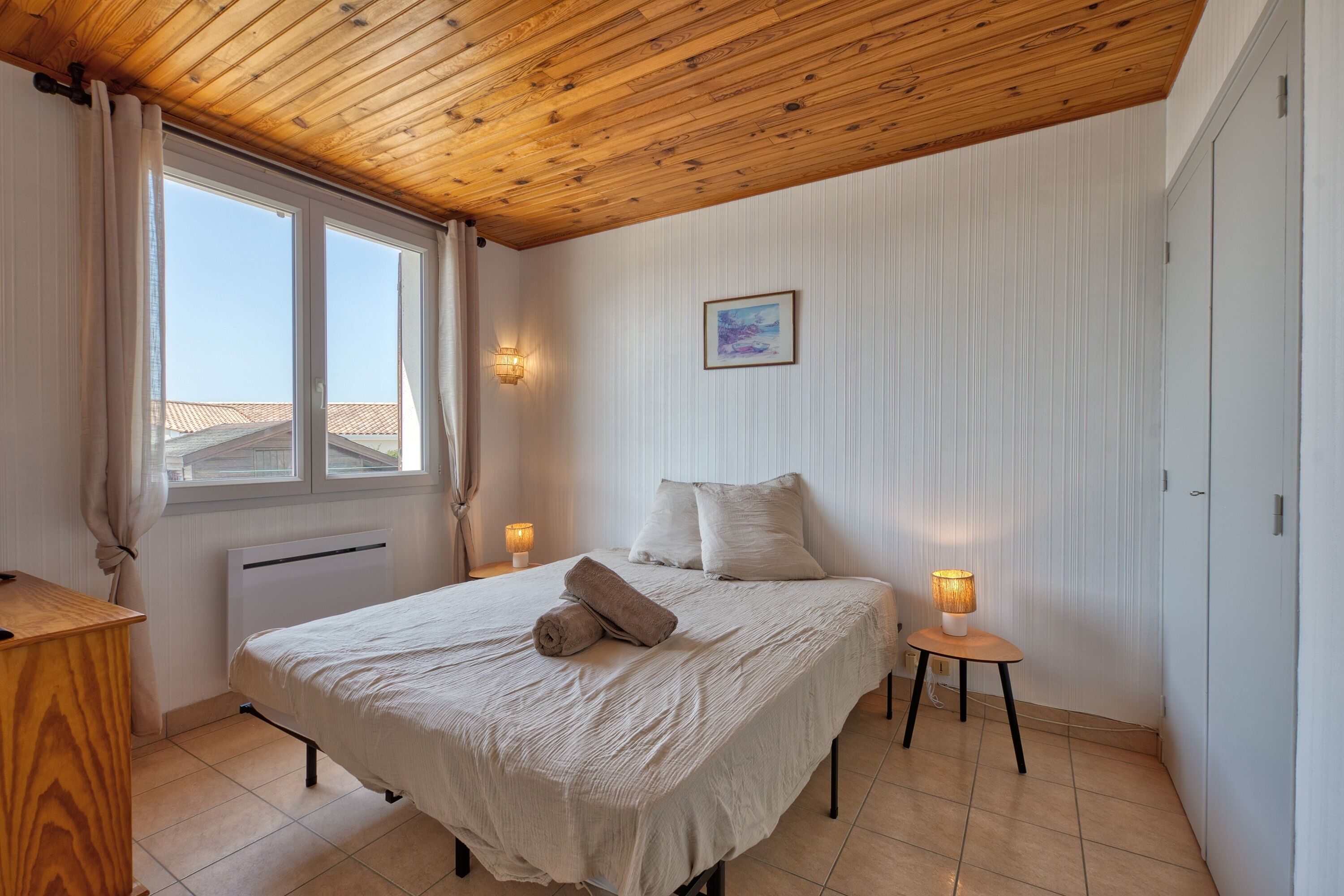 3 chambres, fer et planche à repasser, draps fournis