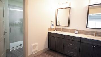 Condo, Multiple Beds | Bathroom