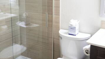 Condo, 1 King Bed with Sofa bed | Bathroom