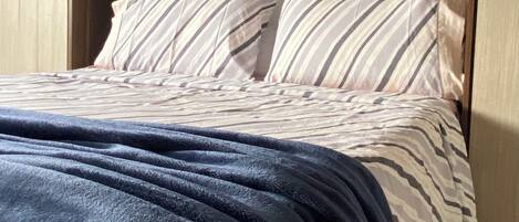 4 quartos, ferros/tábuas de passar roupa, Wi-Fi, roupa de cama