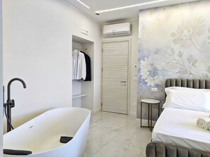 Double Room, Garden View | Soundproofing, free WiFi