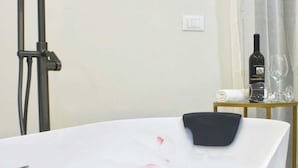غرفة مزدوجة - بشرفة - منظر للحديقة | تجهيزات عازلة للصوت وواي فاي مجانًا