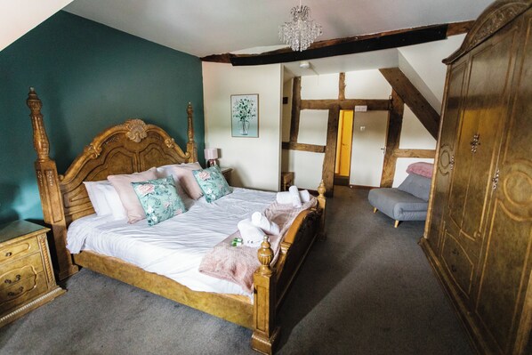 Traditional Room | Free WiFi, bed sheets - Severn Sleeps (Shrewsbury)